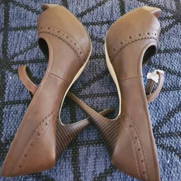 Fergalicious "enticing" Brown Peep Toe high Heel Size 9M US pump - Picture 5 of 9